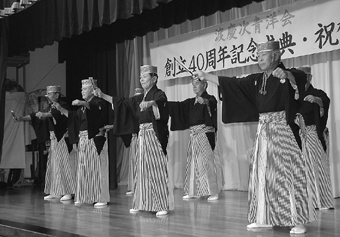 070009-さあ踊るぞ