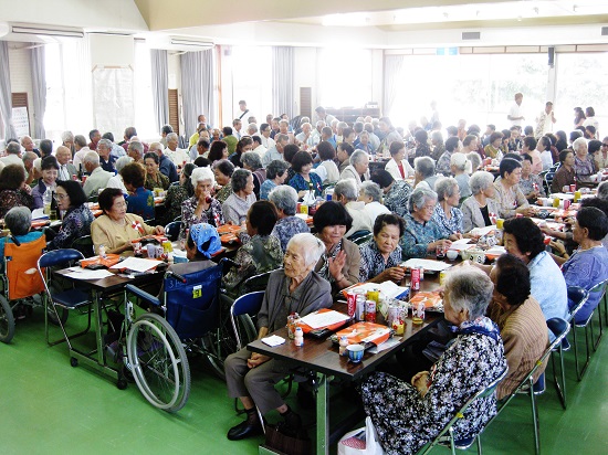 2013敬老会会員の皆様です!! いつまでもお健やかに