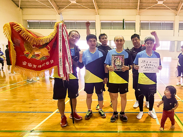卓球男子優勝集合写真